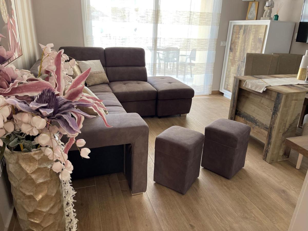Luxury Fronte Piscina Mareverde A&v Apartment *